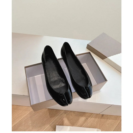 Women Tabi Ninja Ballet Flats Split Toe Mary Janes Patent Leather Party Shallow Mouth Single Shoes Solid Sandals Ladies Loafers