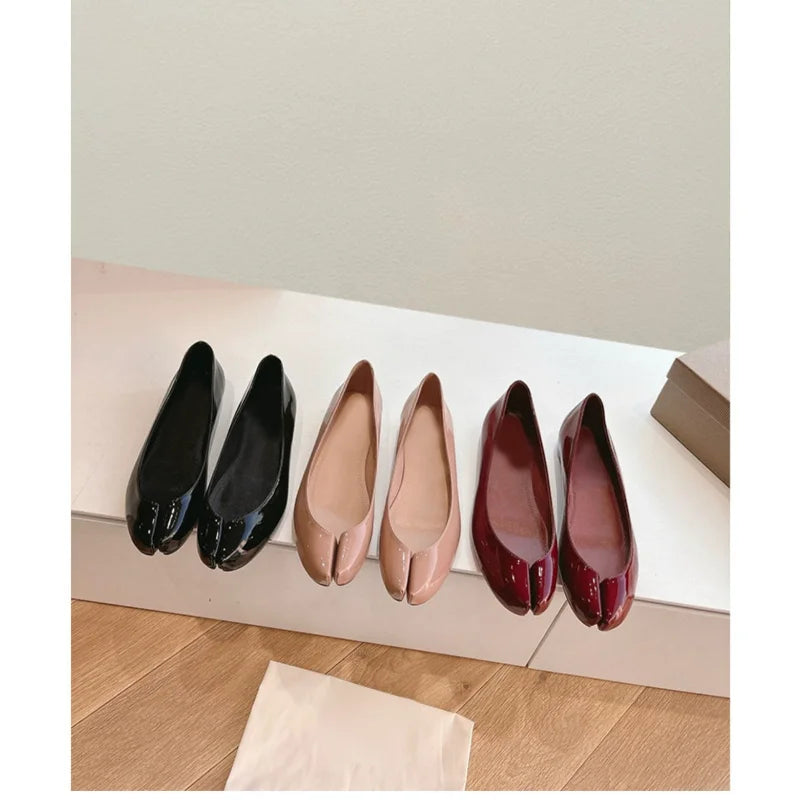 Women Tabi Ninja Ballet Flats Split Toe Mary Janes Patent Leather Party Shallow Mouth Single Shoes Solid Sandals Ladies Loafers