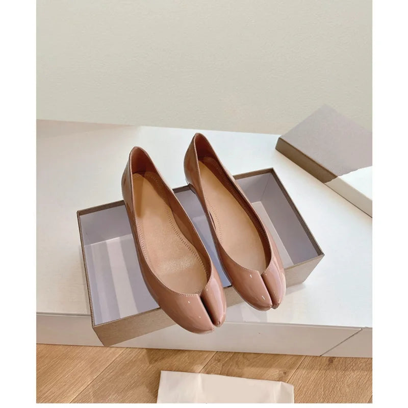 Women Tabi Ninja Ballet Flats Split Toe Mary Janes Patent Leather Party Shallow Mouth Single Shoes Solid Sandals Ladies Loafers