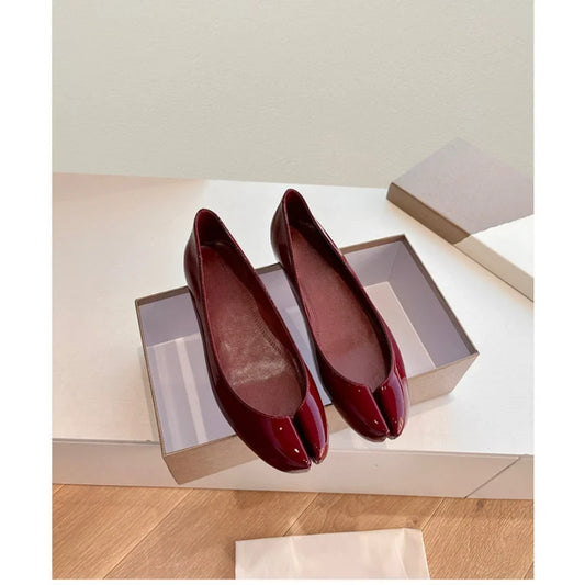 Women Tabi Ninja Ballet Flats Split Toe Mary Janes Patent Leather Party Shallow Mouth Single Shoes Solid Sandals Ladies Loafers